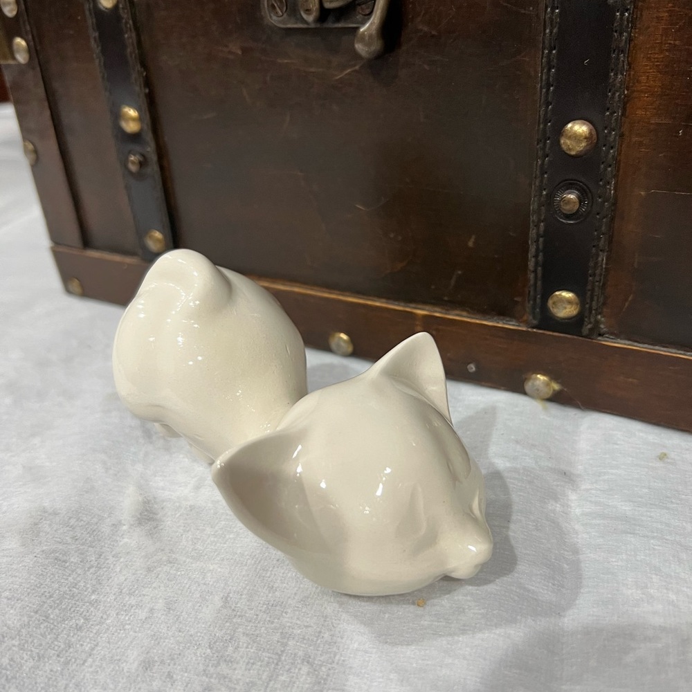 Handmaid, Cute little ceramic cat painted it in beige. - Picture 4 of 9